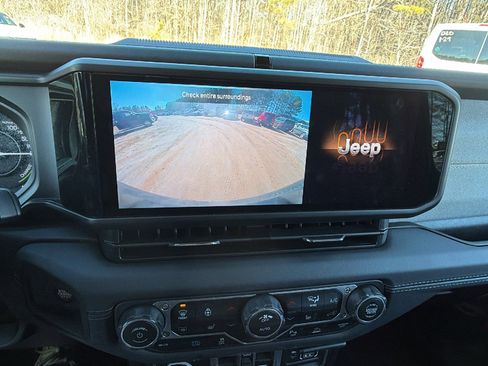 Used 2025 Jeep Wrangler Sahara 4xe w/ Safety Group image 31