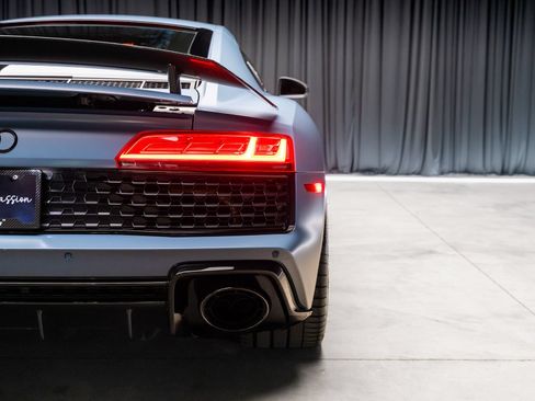 Used 2022 Audi R8 V10 w/ Premium Package RWD image 39