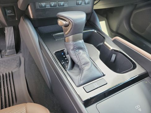 Used 2023 Lexus ES 350 w/ Premium Package FWD image 17
