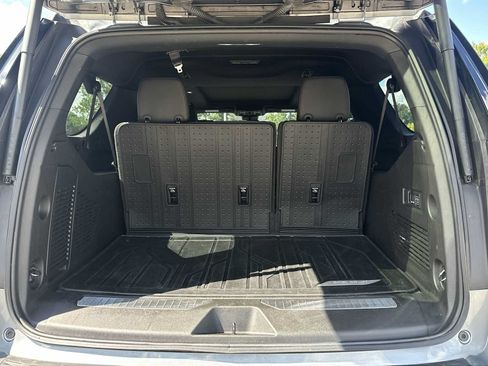 Certified 2025 Chevrolet Suburban RST w/ Advanced Technology Package AWD/4WD image 37