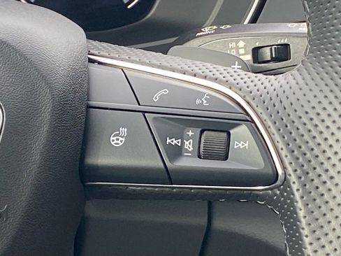 Used 2024 Audi Q5 e Premium Plus w/ Premium Plus Package image 9