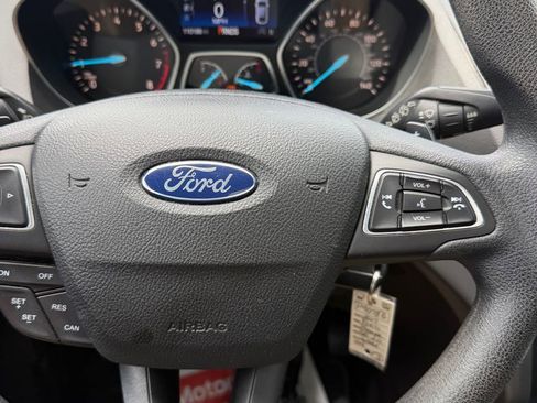 Used 2017 Ford Escape SE w/ Equipment Group 201A AWD/4WD image 16