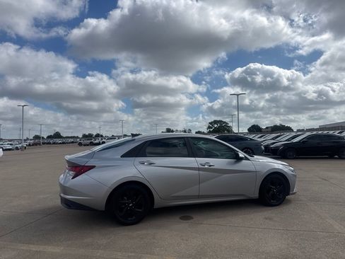 Used 2021 Hyundai Elantra SEL w/ Convenience Package FWD image 22