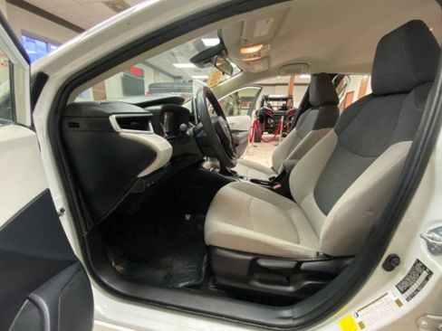Used 2021 Toyota Corolla LE image 16