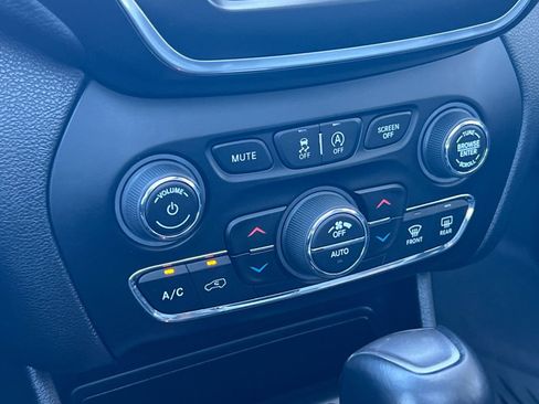 Used 2022 Jeep Cherokee Latitude Lux w/ Sun & Sound Group image 20