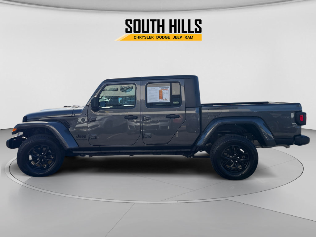 Used 2022 Jeep Gladiator Sport AWD/4WD image 2