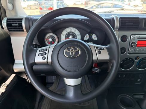Used 2011 Toyota FJ Cruiser 4WD w/ Convenience Pkg image 10