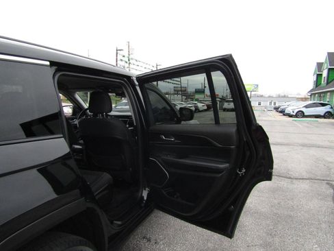 Used 2022 Jeep Grand Cherokee L Laredo w/ Luxury Tech Group I AWD/4WD image 23