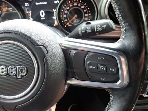 Used 2020 Jeep Wrangler Unlimited Sahara AWD/4WD image 18
