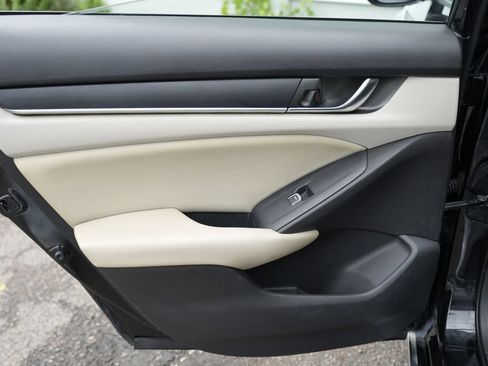 Used 2018 Honda Accord EX image 25