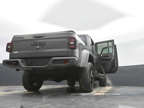 Used 2022 Jeep Gladiator Overland AWD/4WD image 40