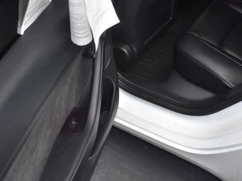 Used 2023 Tesla Model 3 Standard Range image 9