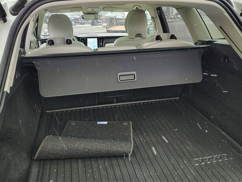 Certified 2023 Volvo XC60 B5 Plus w/ Climate Package image 29