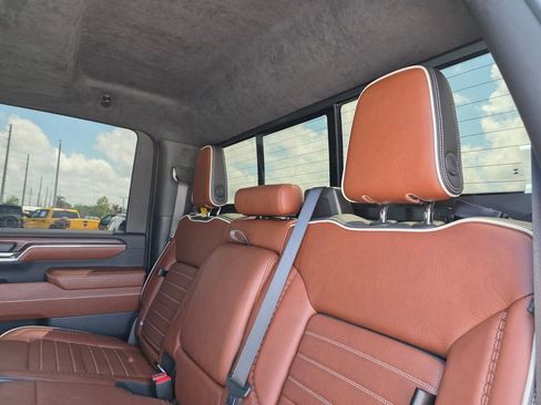 Used 2024 GMC Sierra 2500 Denali Ultimate AWD/4WD image 16