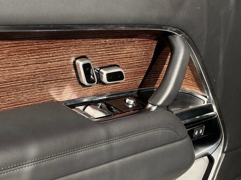 Used 2023 Land Rover Range Rover Autobiography image 22