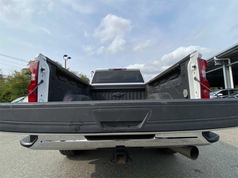 Used 2024 Chevrolet Silverado 2500 LT image 13