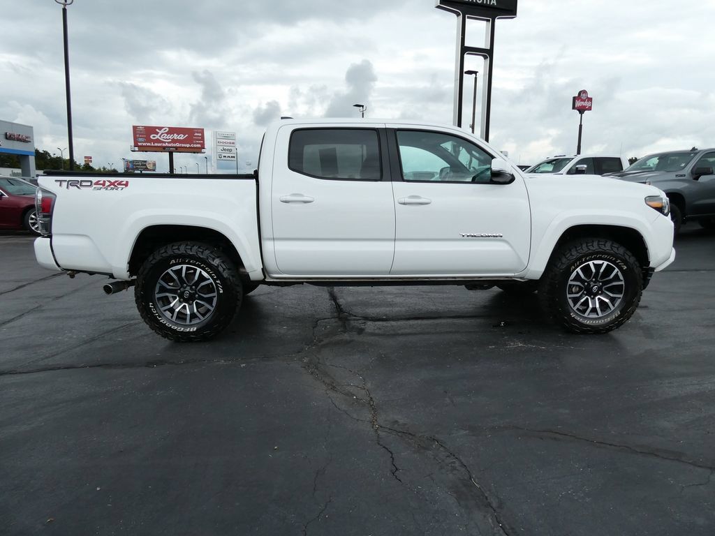 Used 2023 Toyota Tacoma TRD Sport w/ TRD Premium Sport Package AWD/4WD image 4