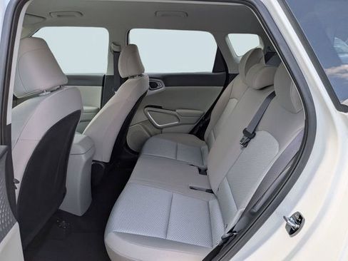 Used 2025 Kia Soul LX w/ LX Technology Package FWD image 12