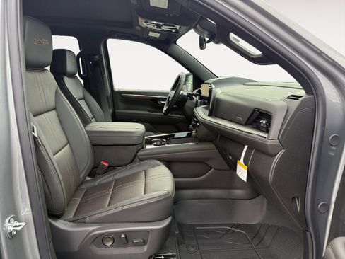 New 2026 Chevrolet Suburban High Country AWD/4WD image 19