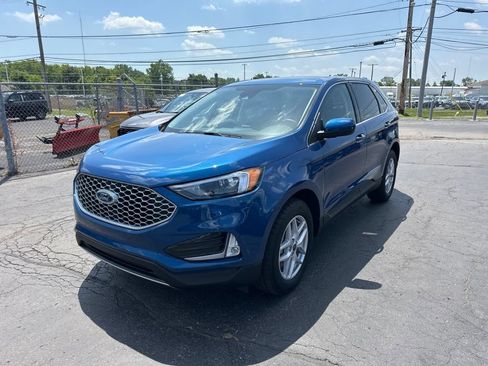 Used 2024 Ford Edge SEL w/ Convenience Package AWD/4WD image 2