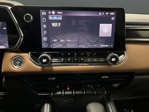 Used 2023 GMC Canyon AT4 image 9