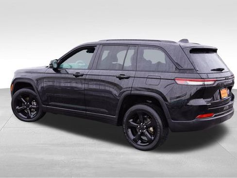 Certified 2023 Jeep Grand Cherokee Altitude image 8