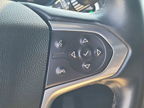 Used 2023 Chevrolet Traverse LT FWD image 16