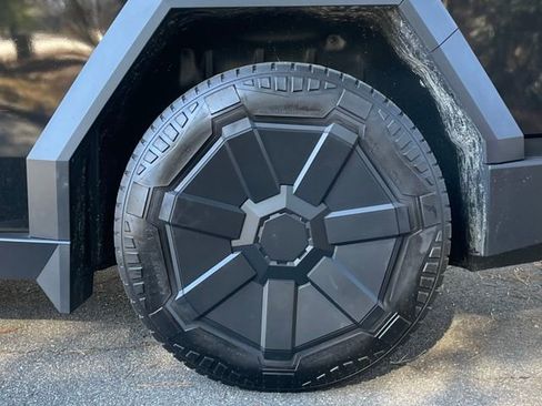 Used 2025 Tesla Cybertruck 2WD Crew Cab image 6