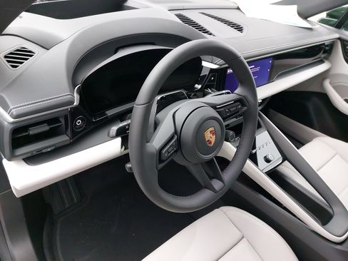 New 2026 Porsche Macan 4 Electric image 4