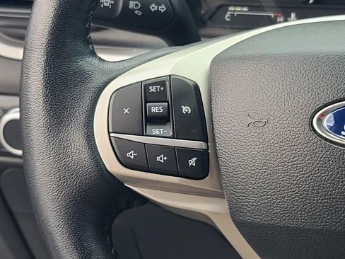 Used 2022 Ford Explorer XLT image 25