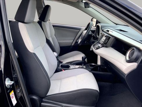Used 2017 Toyota RAV4 XLE FWD image 9