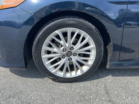 Used 2018 Toyota Camry XLE FWD image 12