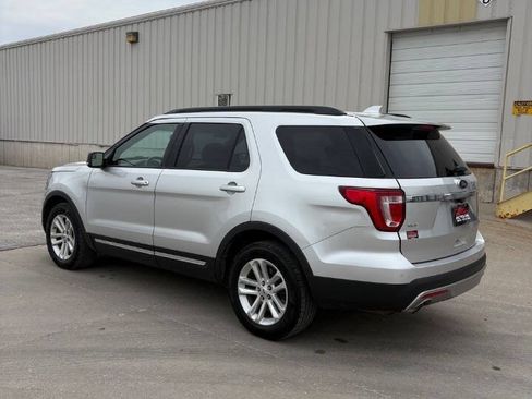Used 2017 Ford Explorer XLT w/ Equipment Group 202A FWD image 6