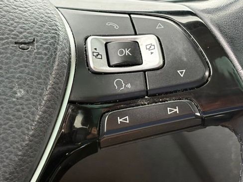 Used 2018 Volkswagen Tiguan SE AWD/4WD image 19