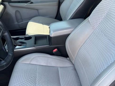 Used 2015 Toyota Camry SE w/ Moonroof Package FWD image 12