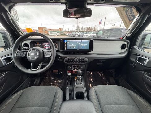 Used 2025 Jeep Wrangler Willys image 14