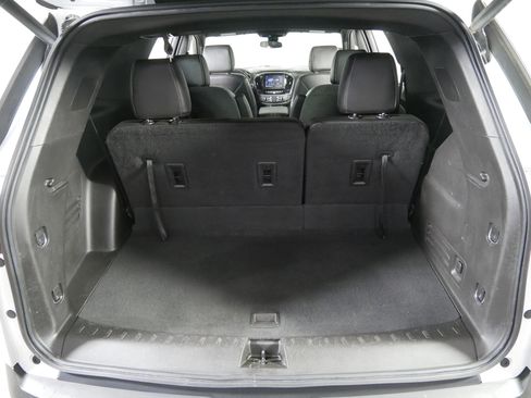 Used 2023 Chevrolet Traverse LT image 18