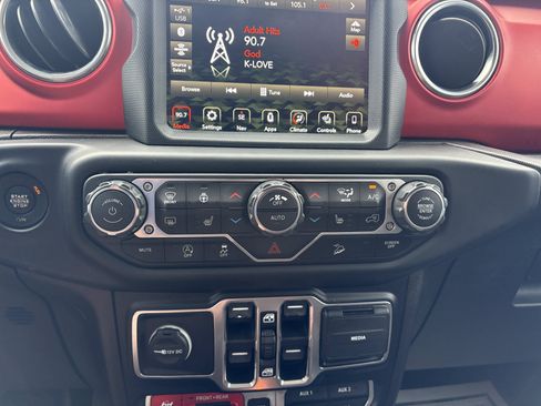 Used 2020 Jeep Wrangler Unlimited Rubicon AWD/4WD image 18