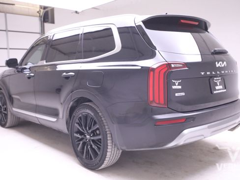 Used 2022 Kia Telluride SX w/ SX Prestige Package image 3
