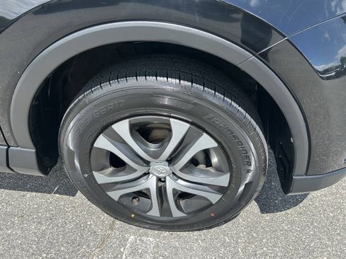 Used 2017 Toyota RAV4 LE AWD/4WD image 10