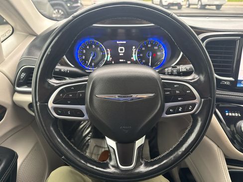 Used 2022 Chrysler Pacifica Limited FWD image 23