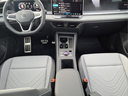 New 2026 Volkswagen Tiguan SE R-Line image 13