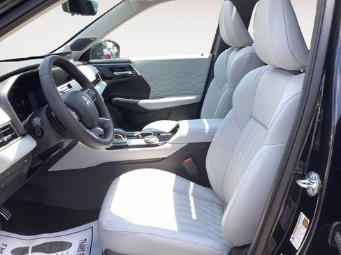 New 2025 Mitsubishi Outlander SEL image 9