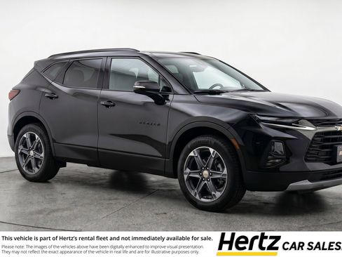 Used 2025 Chevrolet Blazer LT FWD image 1