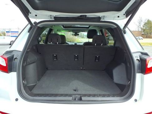 Used 2019 Chevrolet Equinox LT w/ Sun & Navigation Package image 9