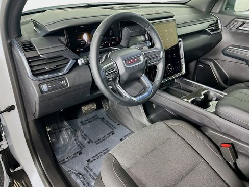 Used 2025 GMC Acadia Elevation image 9