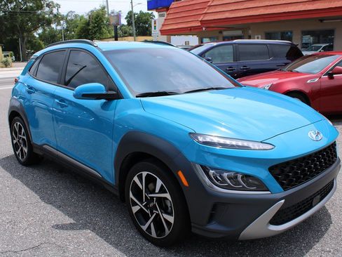 Used 2022 Hyundai Kona Limited FWD image 3