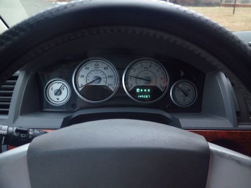 Used 2008 Chrysler Town & Country LX image 8