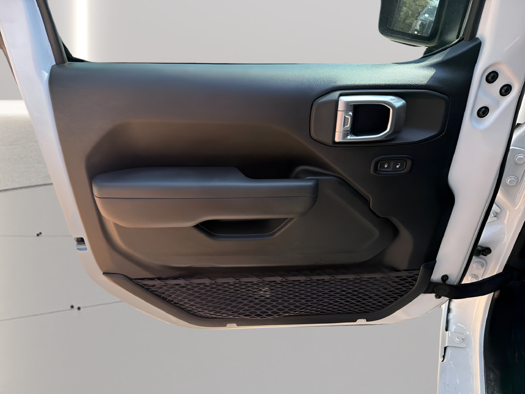 Used 2025 Jeep Wrangler Sport AWD/4WD image 17