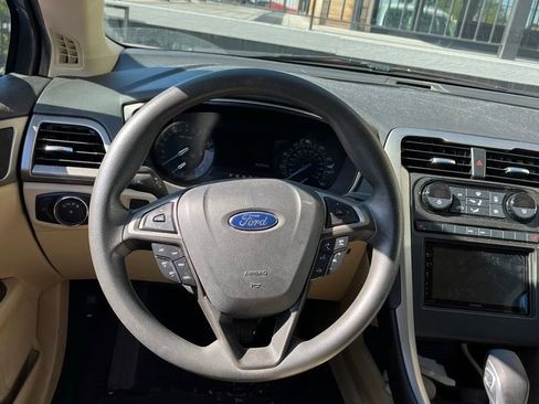 Used 2014 Ford Fusion SE FWD image 5